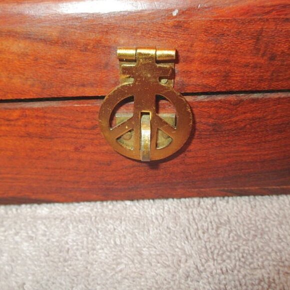 Vtg Lucky Brand Tooled Wood Fretwork Stash Box Brass Peace Sign Incense Trinket - Picture 6 of 11